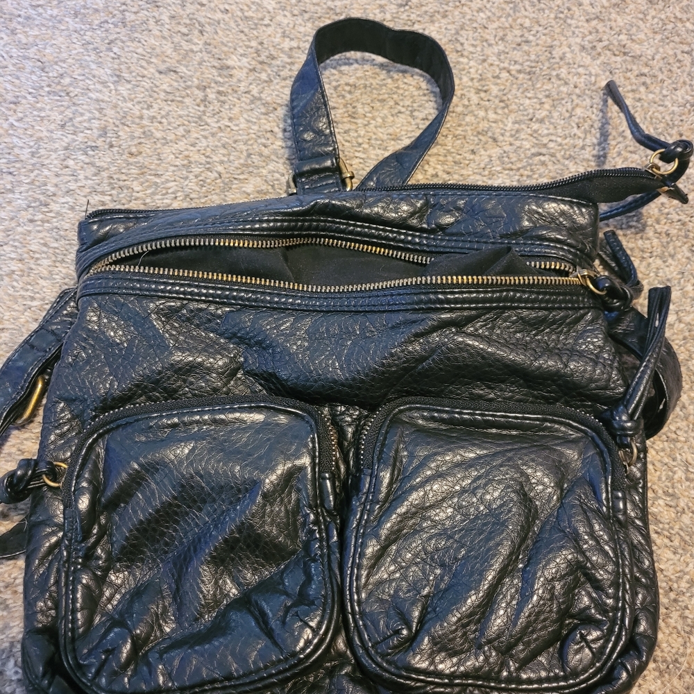 Black purse w pockets Good condition